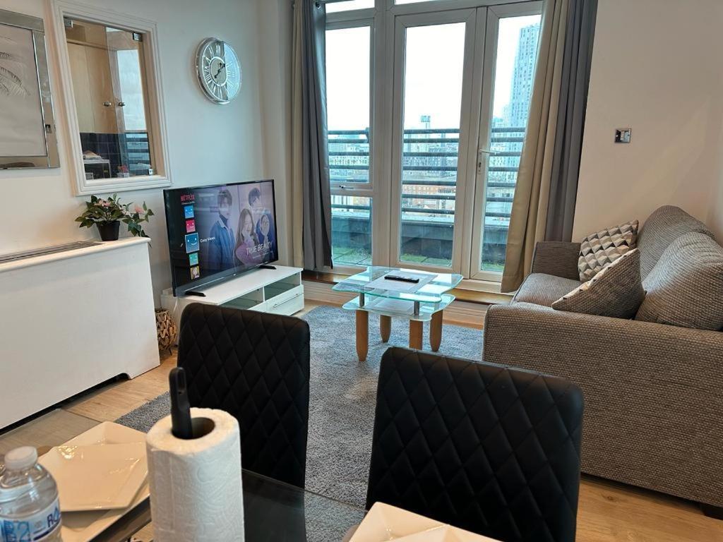 Апартаменты Cosy Views Лондон Экстерьер фото
