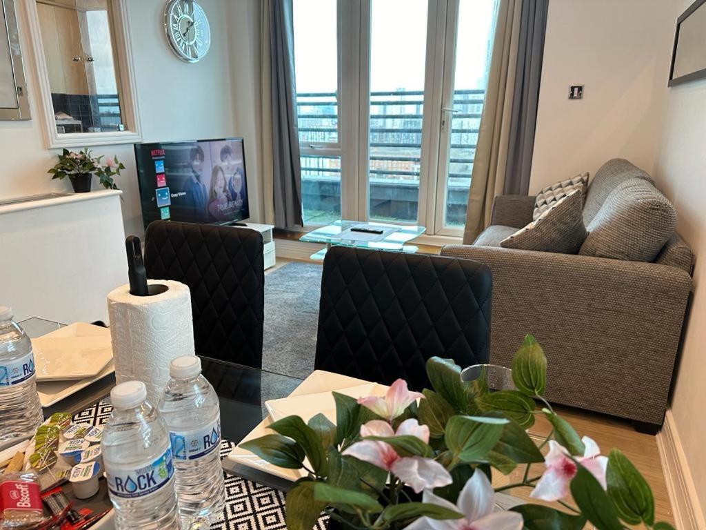 Апартаменты Cosy Views Лондон Экстерьер фото